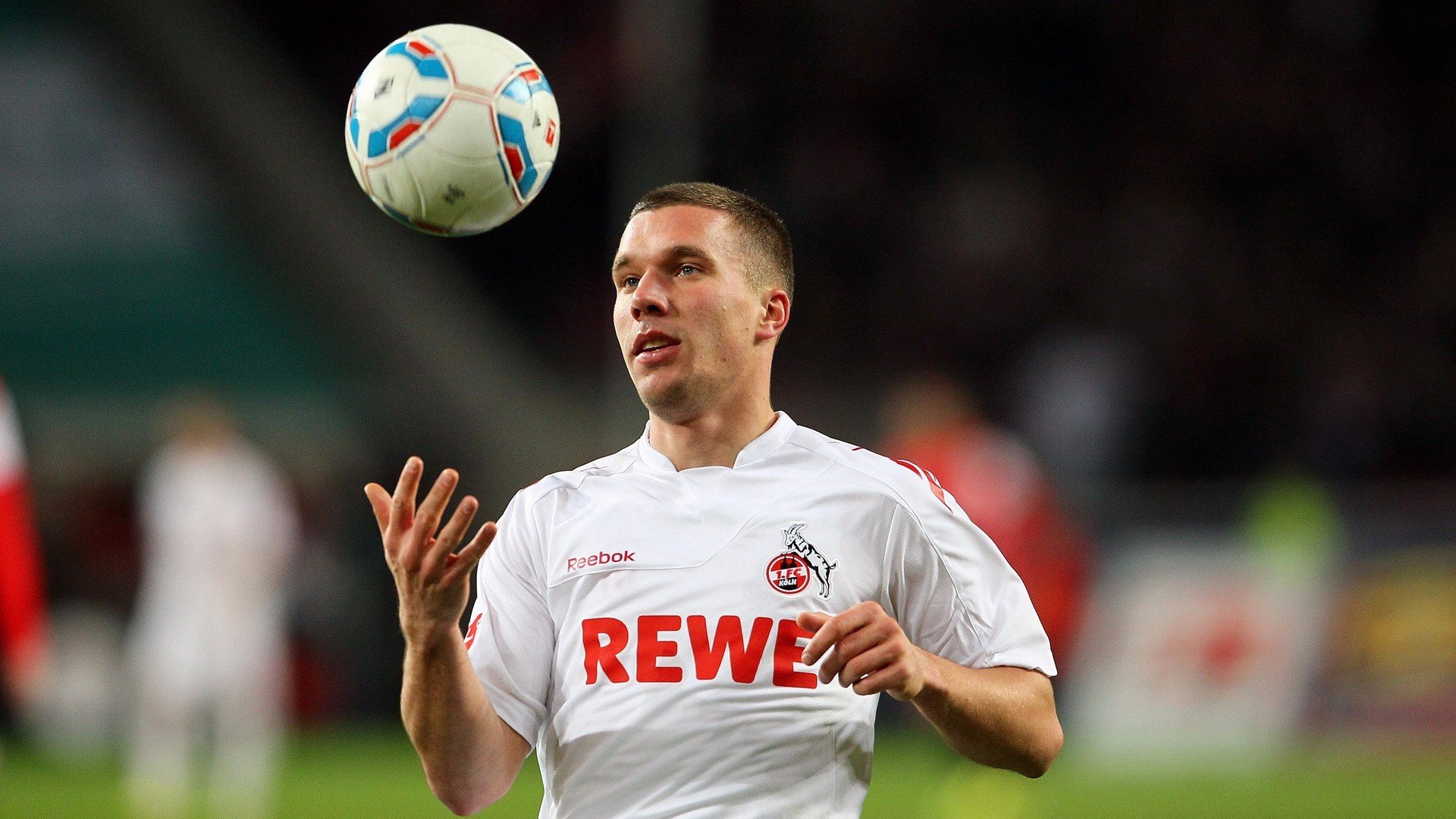 爱游戏app下载-莫伊：全黑队强力前锋，连续打破对方防线，莫伊塞斯队长